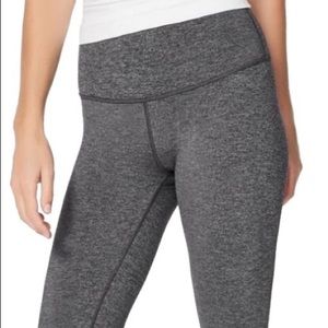 LAST CALL— LULULEMON High-Waisted Capri Leggings